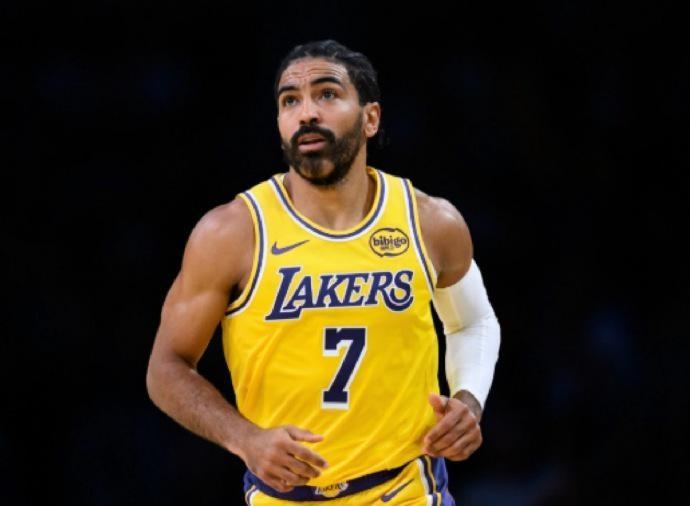 开云体育官方网站-湖人老鹰2换1交易：文森特+次轮签换神射手肯纳德 将辅佐东詹